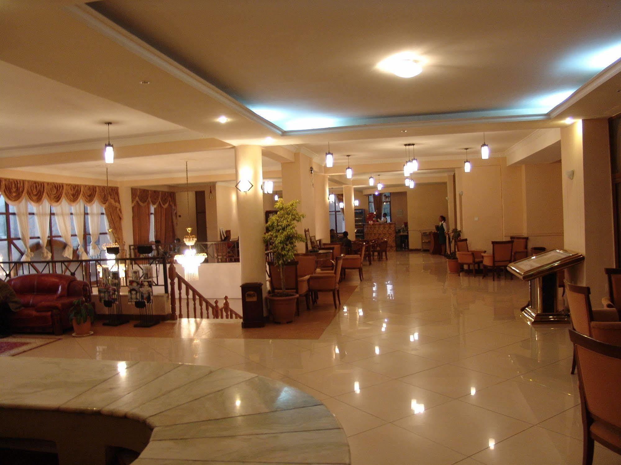 Taye Belay Hotel 贡德尔 外观 照片