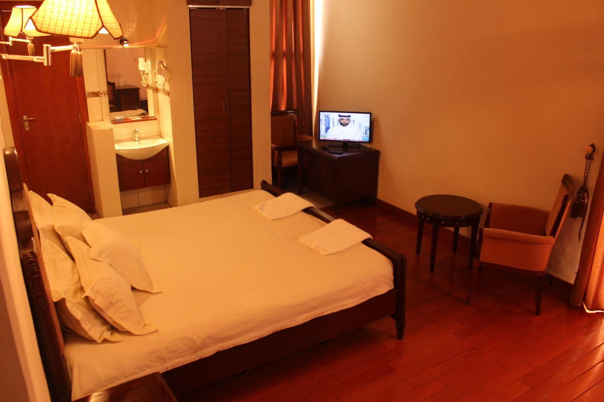 Taye Belay Hotel 贡德尔 外观 照片