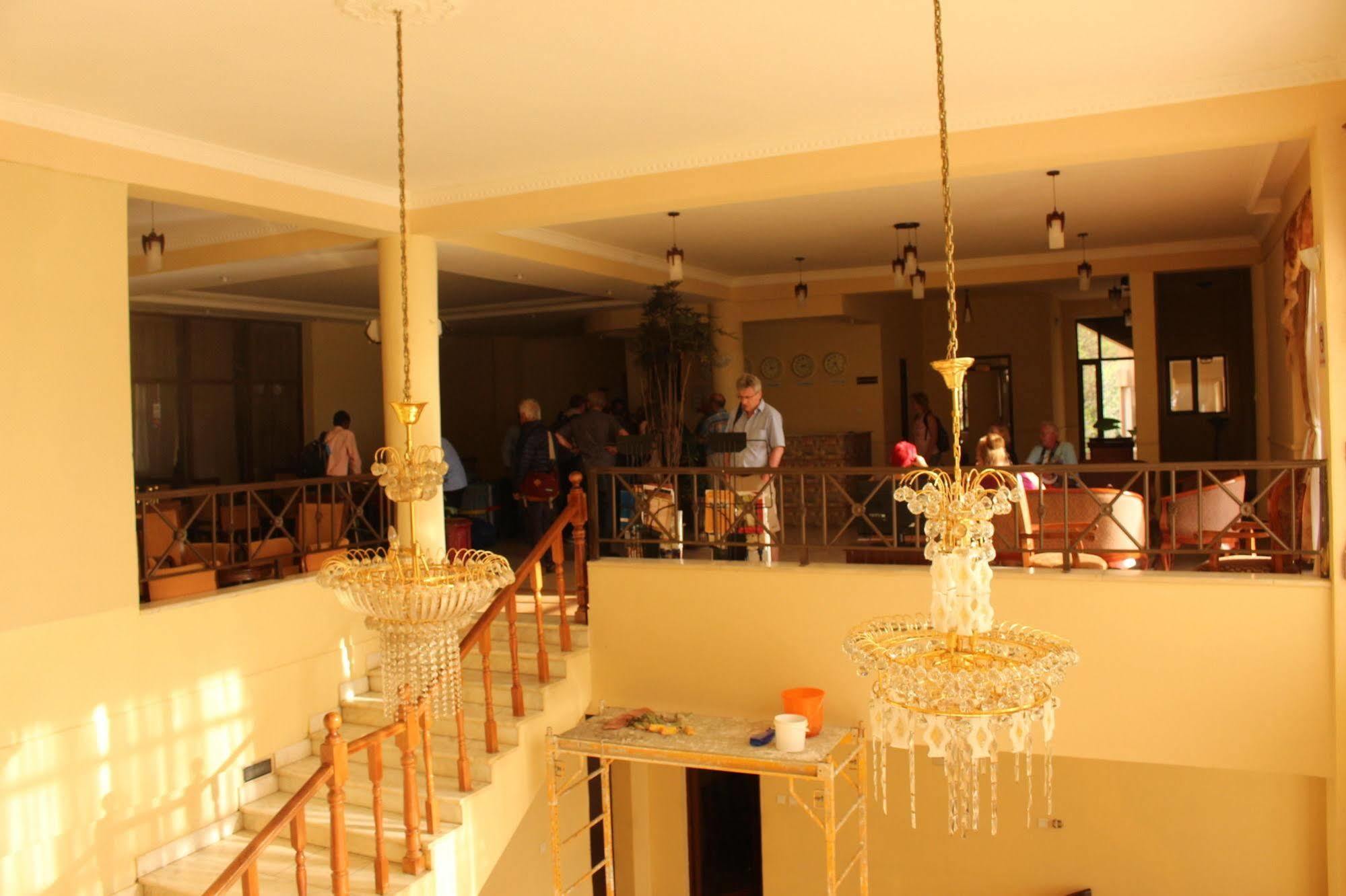 Taye Belay Hotel 贡德尔 外观 照片