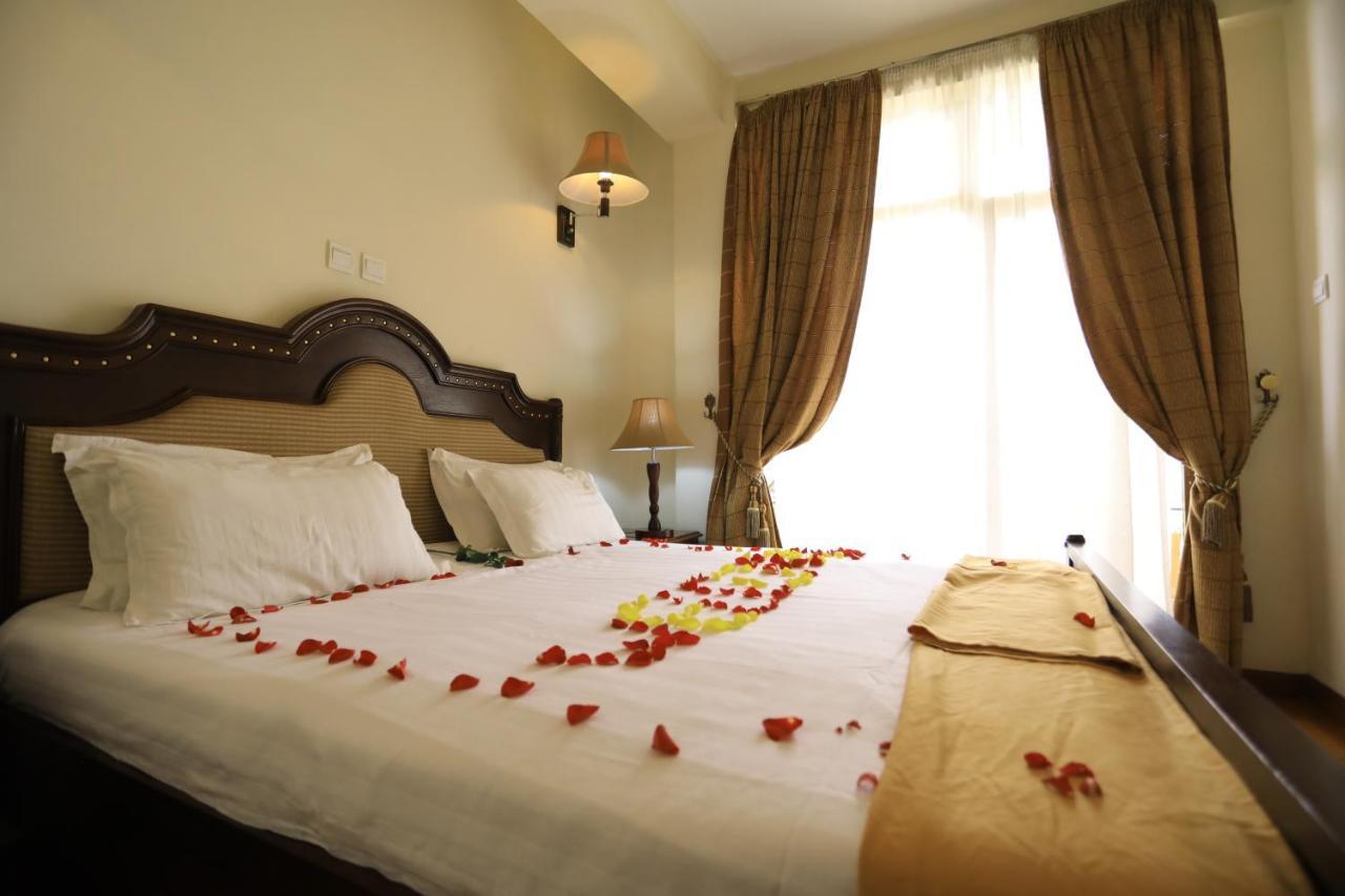 Taye Belay Hotel 贡德尔 外观 照片