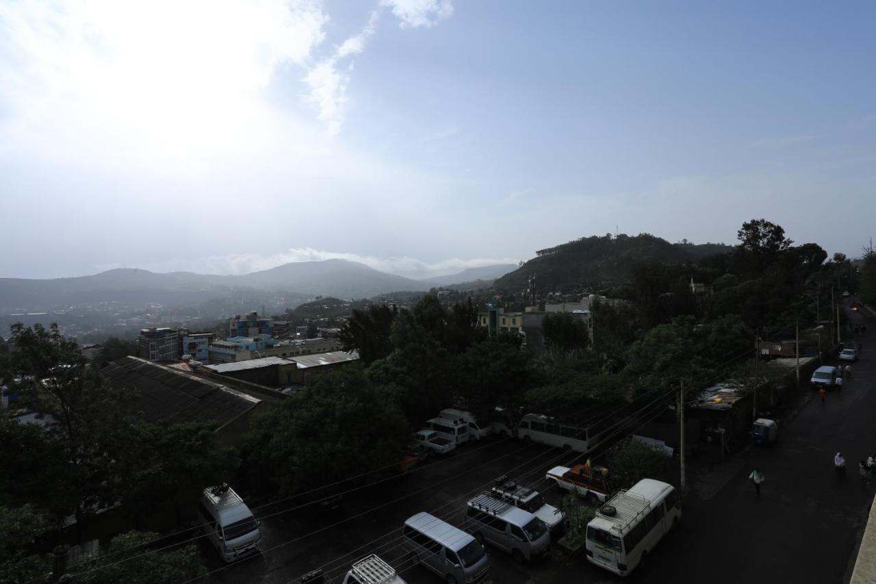 Taye Belay Hotel 贡德尔 外观 照片